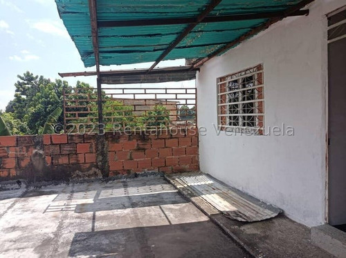 . Jv Vende Haz Realidad Tu Sueño: Casa Quinta Espaciosa Y Luminosa En Zona Cotizada, Ideal Para Disfrutar De La Tranquilidad Y La Cercanía A La Ciudad. 25-8374