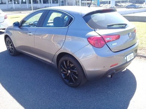 Alfa Romeo Giulietta 1,4 Distinctive 2013 Car One Cg