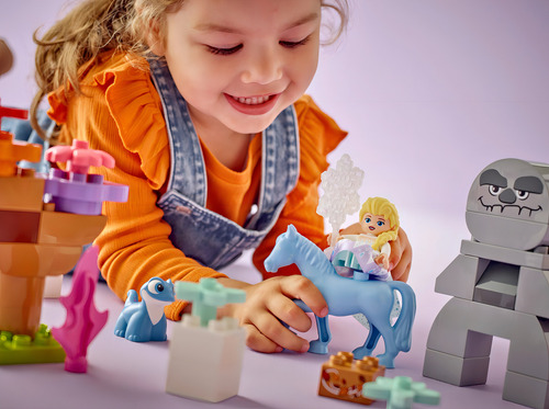 LEGO Duplo - Elsa y Bruni en el bosque encantado - 10418 Número de piezas 31 versión del personaje Elsa, Bruni, Nokk, gigante de la tierra