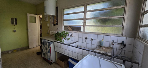 Venta Casa Con Jardín En Doble Lote De 651 M5, En Martín Rodríguez Al 3700, Carapachay