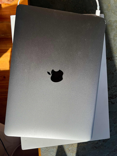 Macbook Air, M1,512,8gb Ram