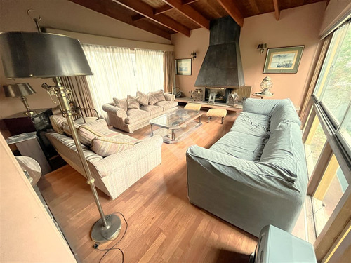 Casa En Venta De 4 Dorm. En Las Condes