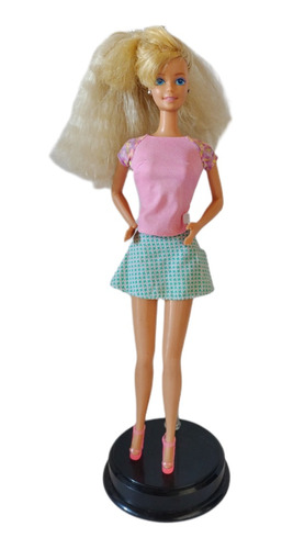 Barbie Muñeca Mattel Con Traje Extra.