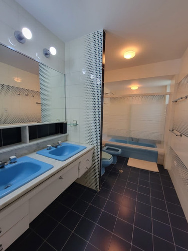 Imagen 14 de 30 de Alquilo Lujoso Apto 275 Mts (3.000 Sq/ft), 4 Hab, 5 Baños, Piscina, Seguridad 24 Hrs, Cámaras De Seguridad, 3 Puestos.