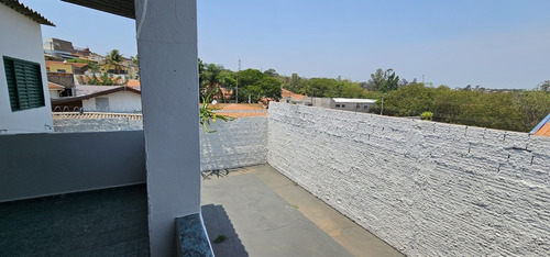 Casa De 2 Quartos Com Edícula