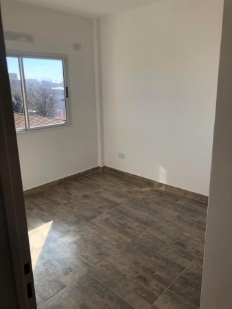 Imagen 6 de 10 de Departamento 2 Amb Con Cochera Y Balcon