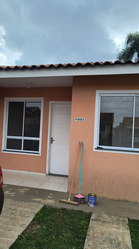 Casa 02 Quartos Em Condomínio Fechado.