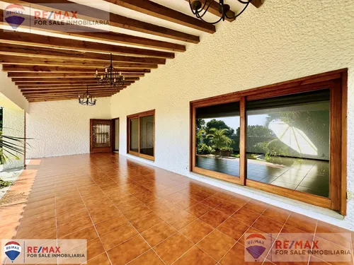 Venta De Casa De Un Nivel En Zona Exclusiva De Cuernavaca, Morelosclave 5379