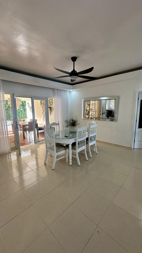 Villa En Venta En Metro Country Club Juan Dolio.
