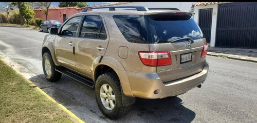 Imagen 5 de 8 de Toyota Fortuner 2012