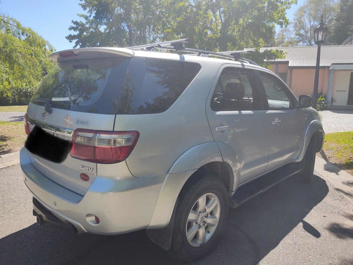 Toyota Sw4 3.0 Srv Cuero I 171cv 4x4 4at 2011