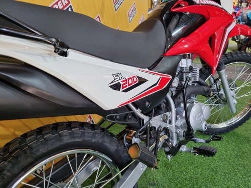 Imagen 8 de 11 de Yumbo Sk 200