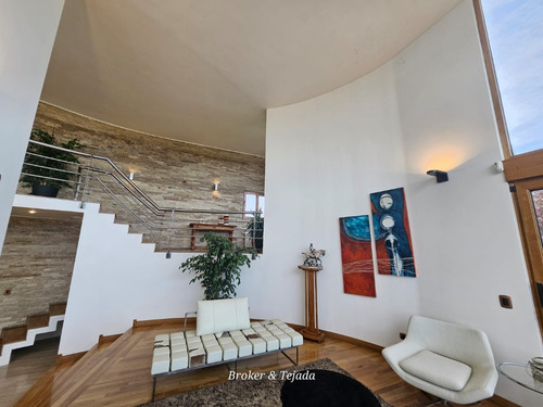 Tejada 5dormt+2estar+5baños+piscina+moderna.