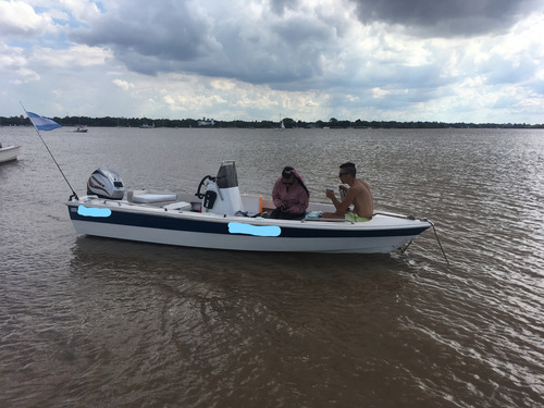 Lancha Pescadora Ligera Sin Motor