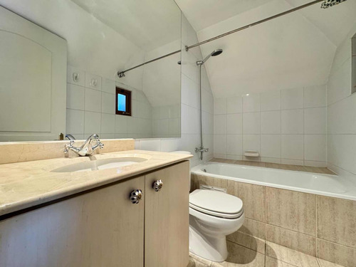 Impecable Venta Los Castaños A Pasos Colegió Newland