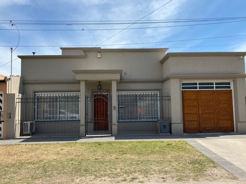 Casa En Venta 2 Dormitorios En Barrio Champagnat, Luján