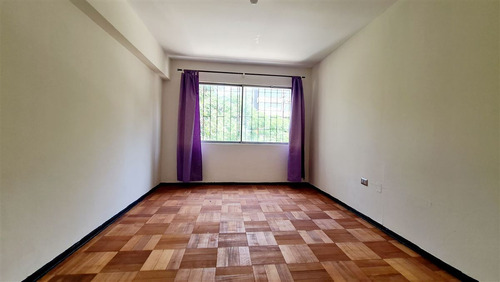 Casa En Venta De 4 Dorm. En Ñuñoa