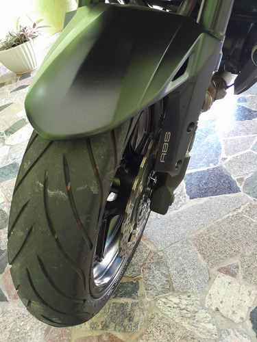 Moto Com Muitos Acessorios.