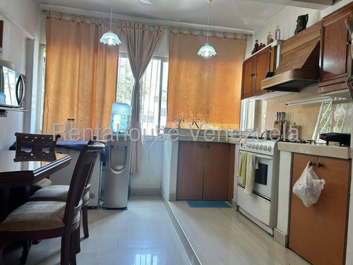 Se Vende Casa Para Remodelar ,de 3 Niveles ,ubicada En San Bernardino 25-17282