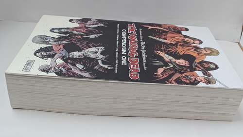 The Walking Dead Compendium Volume 1: 01, De Robert Kirkman. Editorial Image Comics, Tapa Blanda En Inglés, 2009