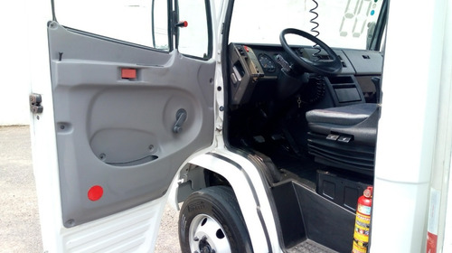 Imagem 5 de 15 de Mercedes Benz 710 2009 - Bau
