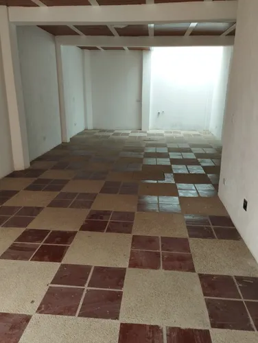 Casa Local Primer Piso Con Licencia Para Segundo Piso