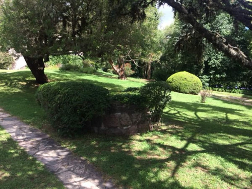 Se Vende Casa En La Cumbre Barrio Golf, De Estilo Con Vistas