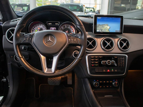 Mercedes-benz Gla 200 1.6 Cgi Vision 16v Turbo Gasolina 4p