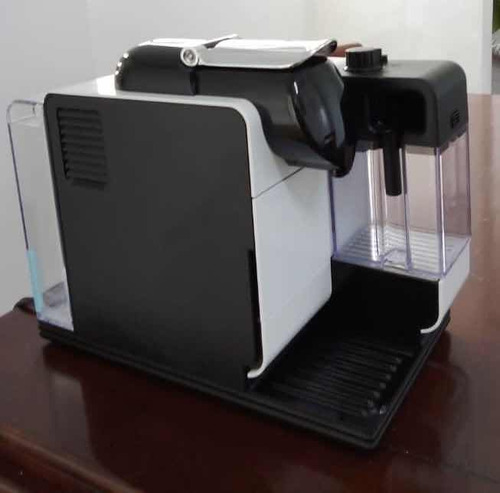 Nespresso En520 Lattissima + Coffee Machine By De'longhi