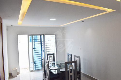 Moderna Casa En Venta Con Piscina, Santiago (jpc-224)