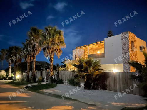 Casa En Alquiler En Punta Piedras, A Metros Del Mar. (ref: Fro-683)