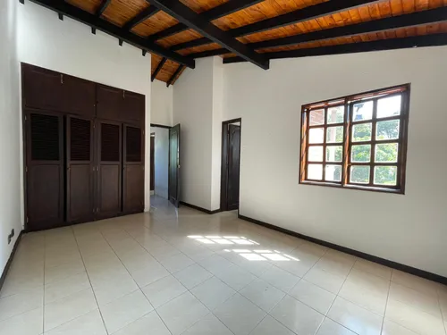 Casa En Arriendo En Robledo, La Pola. Cod A16552