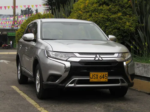 Mitsubishi Outlander 2.4 Kaiteki At 7 Psj