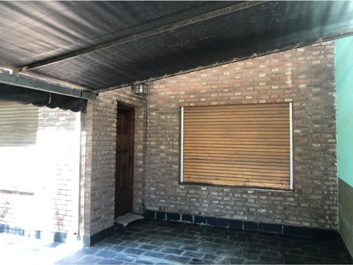 Venta Casa Dos Dormitorios En Fisherton!