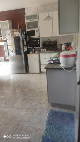 Imagen 2 de 10 de Dpto. De 3 Amb. 2° Piso Al Frente