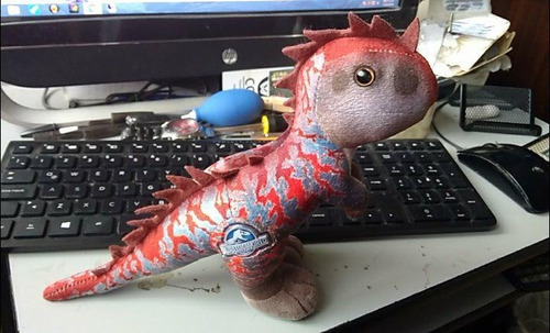 Jurassic World Dino Hybrid Plush 28 Cms (Usado)