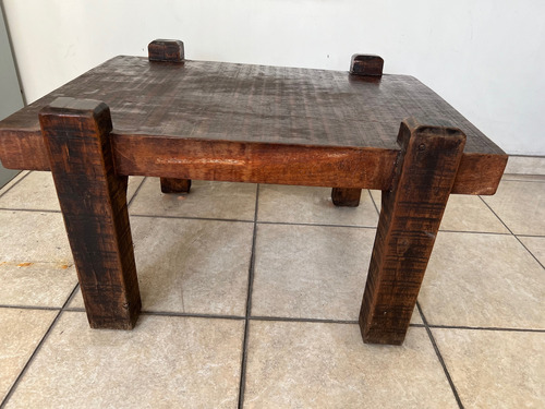 Conjunto Sofás De Madeira Rústica Maciça Peroba Mesa E Couro (Usado)