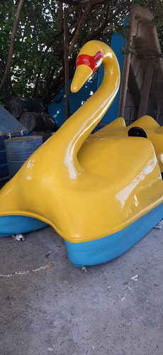 Pedalinhos Cisne De Fibra De Vidro