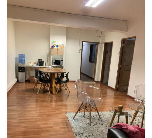 Amplia Y Cómoda Oficina Primer Piso En Estratégica Ubicación