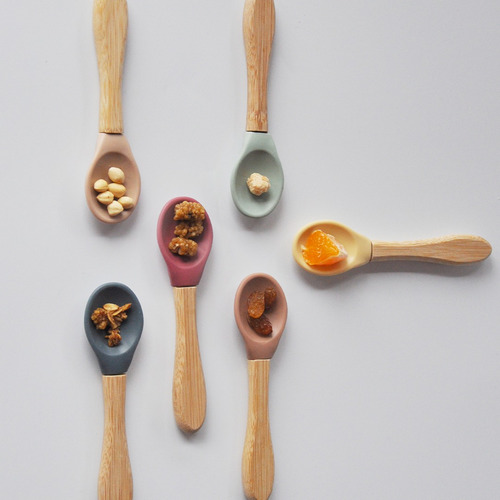 Imagen 2 de 4 de Cucharas Silicona Bebé Mango Bambú X2 Minikoioi Scoops