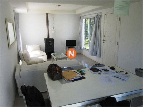 Impecable Casa Minimalista, Moderna, A Pocas Cuadras De La Playa Mansa. - Ref: 216355