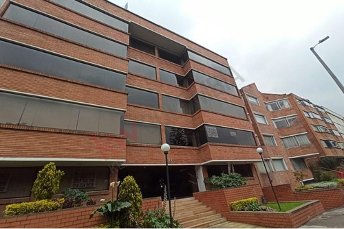 Apartamento Ubicado En Zona Residencial Con Todos Los Servicios Muy Cerca