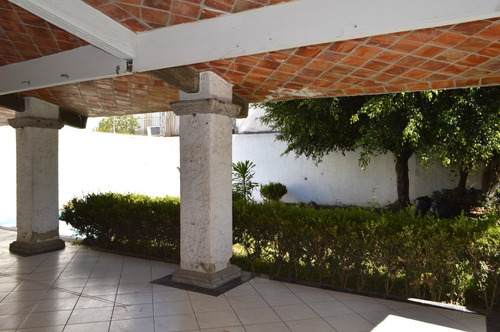 Ubicadísima Propiedad En Venta Como Terreno !