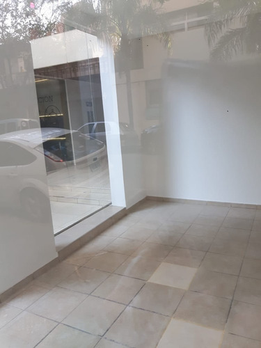Vendo Local Comercial - Nueva Córdoba.
