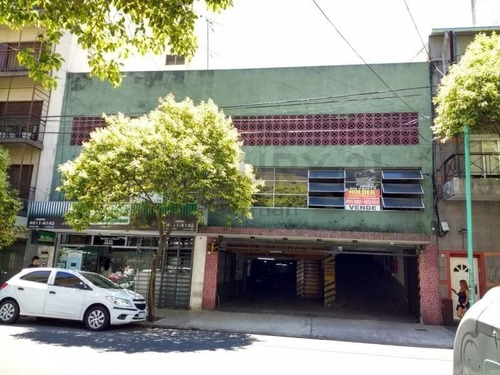 Venta Cochera Cubierta En Flores