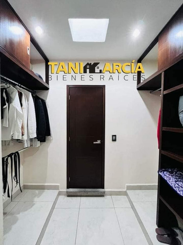 Vendo Casa Excelente Ubicación, Frente A Plaza Shangrila