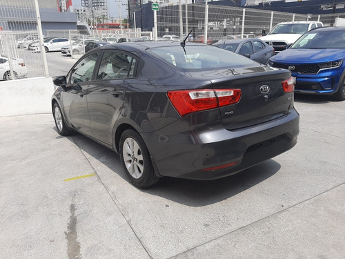 Imagen 6 de 15 de Kia Rio 1.6 Ex Sedan Mt 2017 Ac Abs Ee Vt Ba