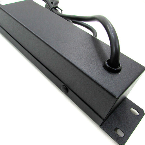 Régua Para Rack 19 Pol Com 8 Tomadas De 20a Plug 20a Calha Cor Preto 127V/220V