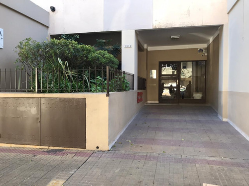 Imagen 2 de 12 de Vendemos Dpto 2 Dorm Con Muebles Calle 6 E 63 Y 64