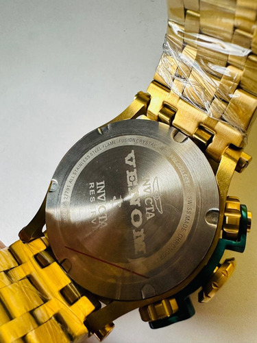 Reloj Pulsera Invicta Edición Venom Fondo Verde Dorado
